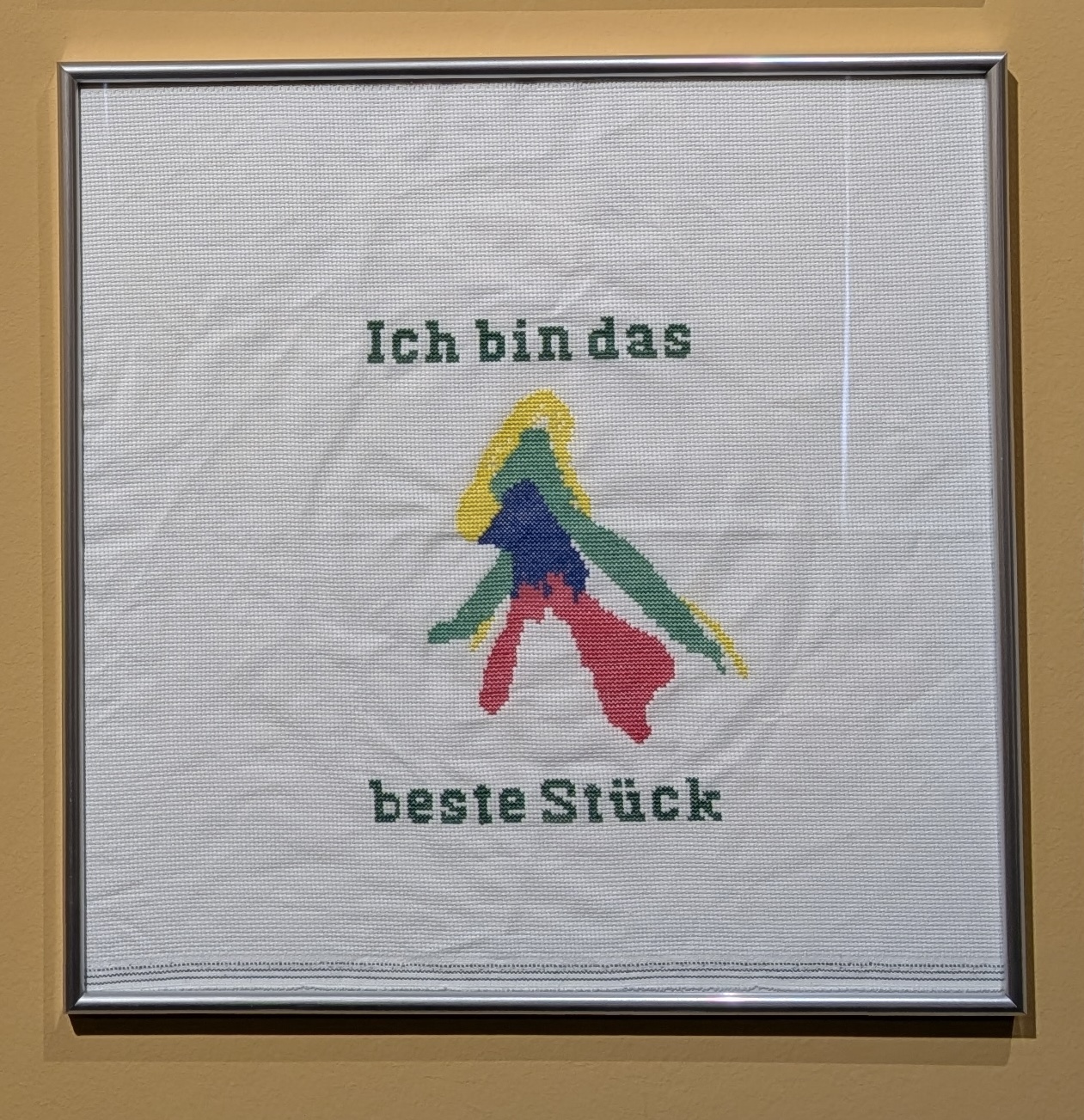 Stickerei „Ich bin das beste Stück“ mit farbiger Klitoris-Darstellung